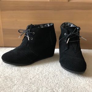 NEW TOM WEDGES